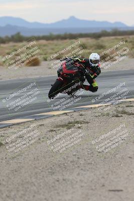 media/Sep-21-2025-Race Pace (Sun) [[98bf33ef95]]/Verified/5-Turn 15 Inside (930am)/